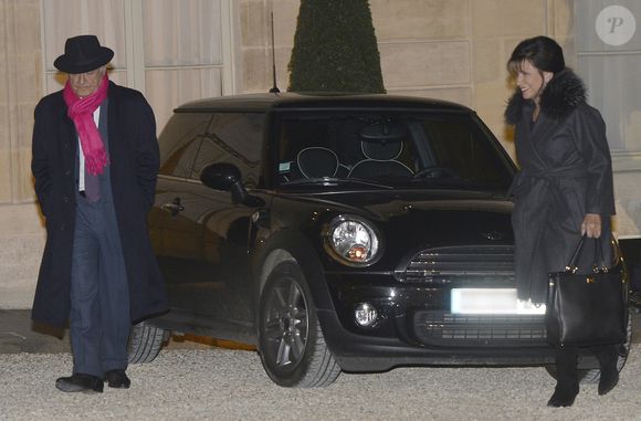 Pierre Nora et Anne Sinclair arrivent au Palais de l'Elysee a Paris le 9 decembre 2013. L'historien Pierre Nora a ete decore Grand officier de la Legion d'honneur par le president Francois Hollande. © AGENCE / BESTIMAGE