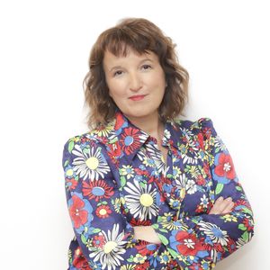 Anne Roumanoff - Anne Roumanoff pose en marge de sa venue à l’émission TPMP People - Paris le 17/02/2023 - © Jack Tribeca / Bestimage