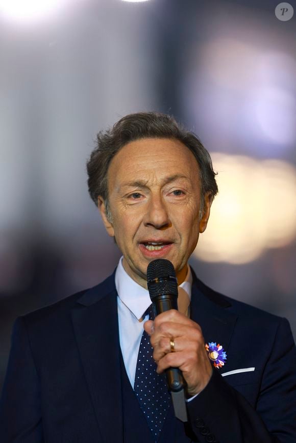 Exclusif - Stéphane Bern - Emission "Le concert pour la paix" sur les Champs-Elysées à Paris, retransmis en direct sur France 2, le 8 mai 2025. © Christophe Clovis - Pierre Perusseau / Bestimage