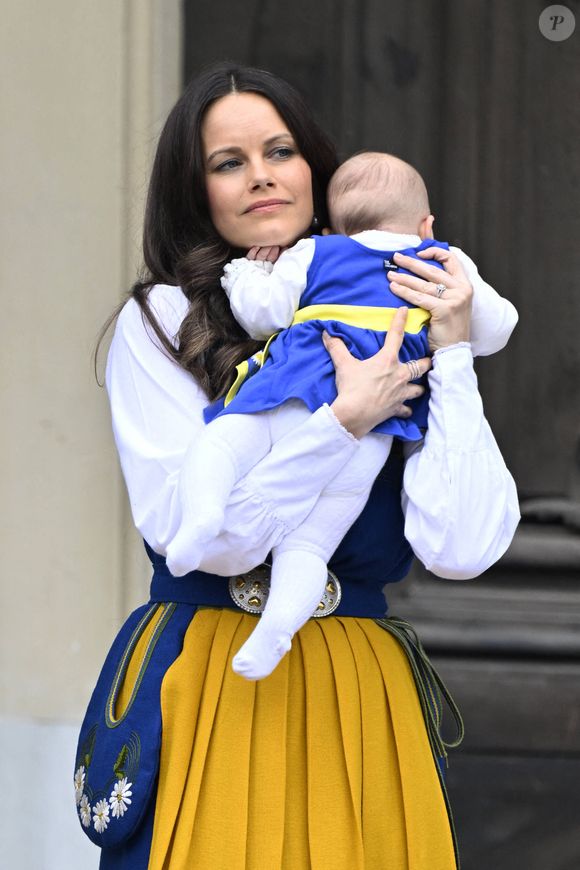 La princesse Sofia "Hellqvist" de Suède et sa fille la princesse Ines lors de l'"Open Castle Day” dans le cadre de la fête nationale de Suède à Stockholm le 6 juin 2025  Dana Press / Bestimage