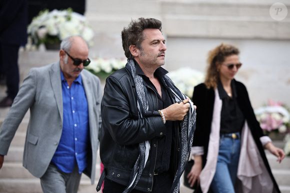 Matthieu Chedid devait se produire sur scène avec Amadou et Mariam pour Lanomali

Matthieu Chedid quittant la cérémonie funéraire de la chanteuse française Françoise Hardy au crématorium du Père Lachaise à Paris, France, le 20 juin 2024. Photo par Raphael Lafargue/ABACAPRESS.COM