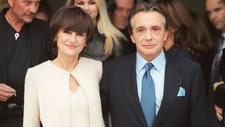 27 ans de mariage pour Michel Sardou et Anne-Marie Périer : Johnny Hallyday en témoin, tenues de créateur pour la mariée... Retour sur cette journée spéciale
