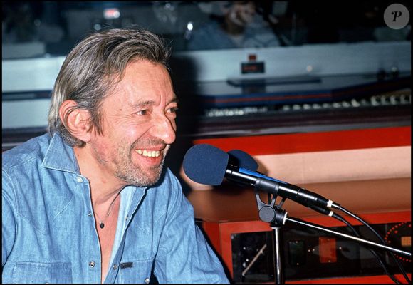 Archives - Serge Gainsbourg dans les studios d'Europe 1 en 1989
Bestimage