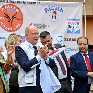 Le prince Albert II de Monaco a donné le départ de la 34eme édition du Rallye des Gazelles, depuis le chapiteau de Fonvieille à Monaco, en compagnie de Dominique Serra, la fondatrice et présidente du Rallye, de la marraine de coeur pour 2025, Luana Belmondo, Nadia Fettah Alaoui, la ministre de l'Economie et des Finances du Royaume du Maroc, du président du Conseil National Monégasque, Thomas Brezzo, et des personnalités du gouvernement, le 12 avril 2025© Bruno Bebert / Bestimage