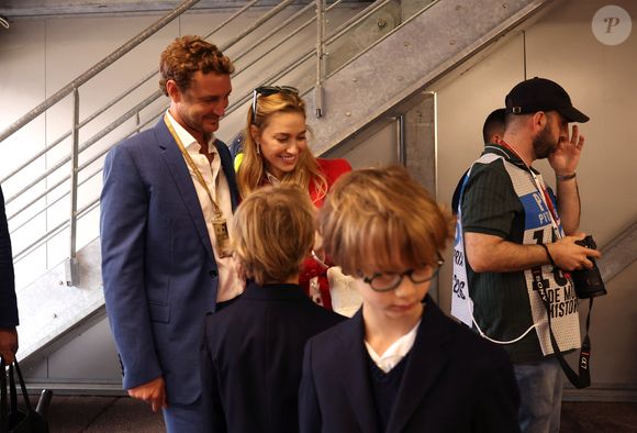 Pierre Casiraghi, Béatrice Borromeo et leurs enfants Stefano et Francesco lors du 15ème Grand Prix de Monaco Historique le 26 avril 2026.
© Claudia lbuquerque / Bestimage