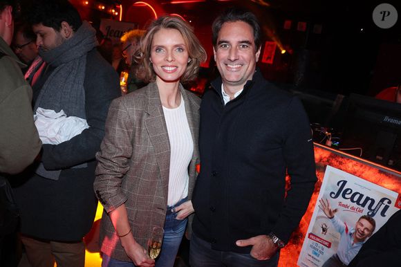 Sylvie Tellier et son mari Laurent Schenten assistent au 150ème One Man Show Tombes Du Ciel de Jeanfi Janssens à la Comédie des Champs-Elysées à Paris, France, le 13 février 2025. Photo par Jerome Dominé/ABACAPRESS.COM