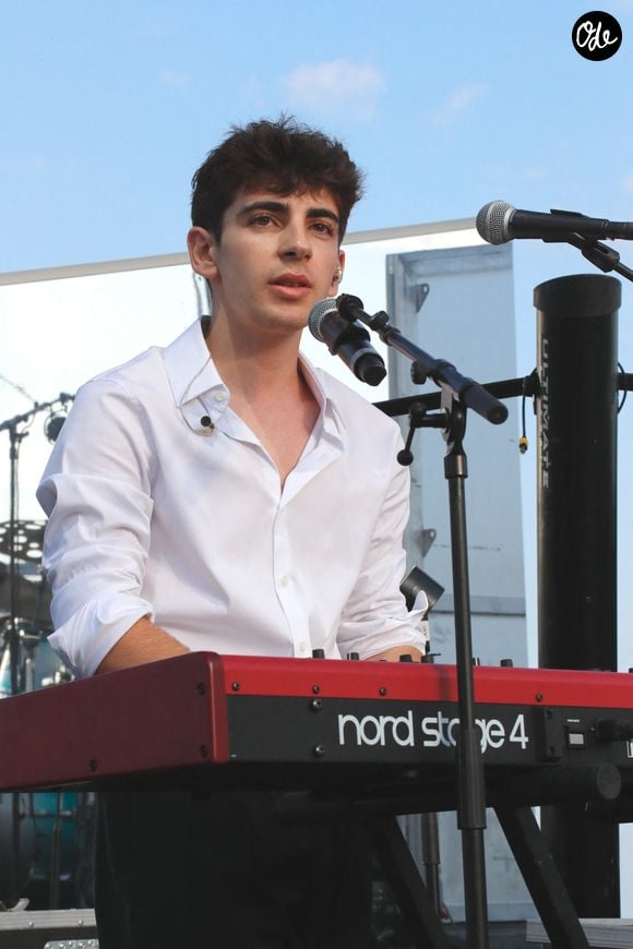 Exclusif - Léon Hesby, le fils de P.Bruel, se produit pour la première fois sur scène en France, au festival des Sables-d'Olonne, le 26 juin 2026.
Crédit : Noël Carrier / Bestimage