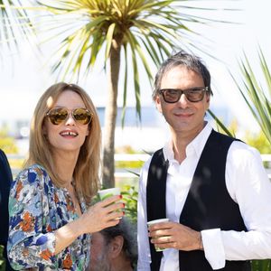 Vanessa Paradis et Samuel Benchetrit lors du photocall du film "Cette musique ne joue pour personne" lors du 74ème festival international du film de Cannes le 10 juillet 2021

© Borde / Jacovides / Moreau / Bestimage