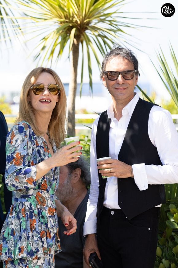 Vanessa Paradis et Samuel Benchetrit lors du photocall du film "Cette musique ne joue pour personne" lors du 74ème festival international du film de Cannes le 10 juillet 2021

© Borde / Jacovides / Moreau / Bestimage