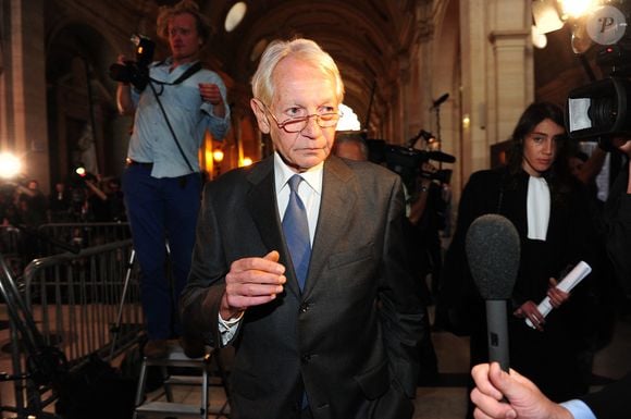 Ses parents ont sombré dans l'enfer des addictions pendant son enfance

Le frère du président du Conseil constitutionnel français et proche collaborateur de Jacques Chirac, François Debre, arrive au palais de justice de Paris, France, le 5 septembre 2011. Photo by Mousse/ABACAPRESS.COM