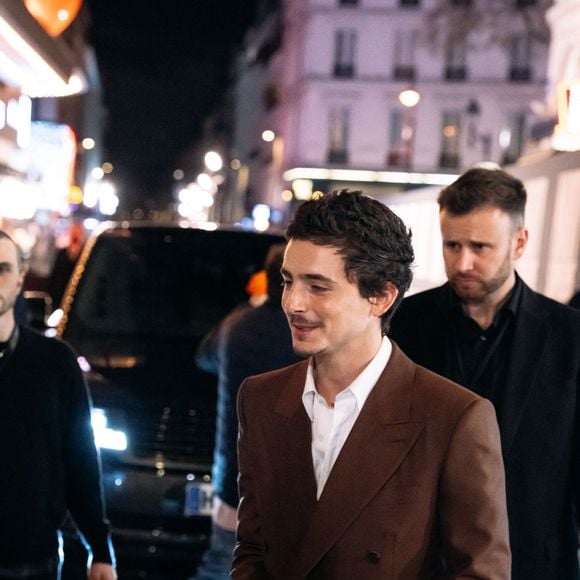 BGUK_3479504 - Paris, FRANCE Timothée Chalamet a fait une entrée remarquée à la première de Marty Supreme à Paris, vêtu d'un costume marron Givenchy.



Sur la photo : Timothée Chalamet