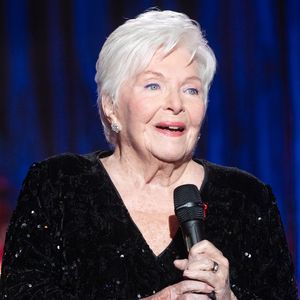 Mais à 96 ans, la santé de l'artiste se fait un peu plus fragile

Exclusif - Line Renaud - Enregistrement de l'émission "Sidaction, ensemble contre le Sida - Merci Line" au Paradis Latin à Paris, qui sera diffusée le 27 mars sur France 2. Le 1er mars 2021.  
© C.Guirec-C.Moreau / Bestimage