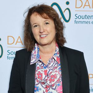 Anne Roumanoff assiste à la cérémonie de remise des prix DAPAT 2022 au théâtre Edouard VII le 17 octobre 2022 à Paris France. Photo de Nasser Berzane/Abaca