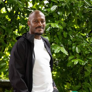 Harry Roselmack participe à la séance annuelle de dédicaces à la Foret des Livres à Chanceaux-Pres-Loches, près de Tours, France, le 31 août 2025. Photo par Pascal Avenet/ABACAPRESS.COM