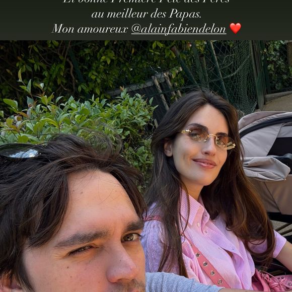 Laura Bensadoun a rendu hommage à Alain-Fabien Delon et publié leur premier selfie de parents sur les réseaux sociaux
Laura Bensadoun et Alain-Fabien Delon, jeunes parents de Romy, posent ensemble