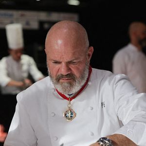 Le chef Philippe Etchebest est le président d'honneur d'Exp'Hotel 2021 à Bordeaux. Sur la photo, le célèbre chef Philippe Etchebest lors du concours culinaire dont il est le jury, le 29 novembre 2021, à Bordeaux, France. Photo par Thibaud Moritz/Abaca