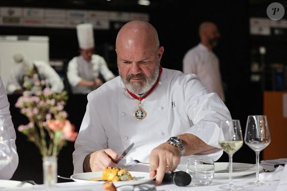 Le chef Philippe Etchebest est le président d'honneur d'Exp'Hotel 2021 à Bordeaux. Sur la photo, le célèbre chef Philippe Etchebest lors du concours culinaire dont il est le jury, le 29 novembre 2021, à Bordeaux, France. Photo par Thibaud Moritz/Abaca