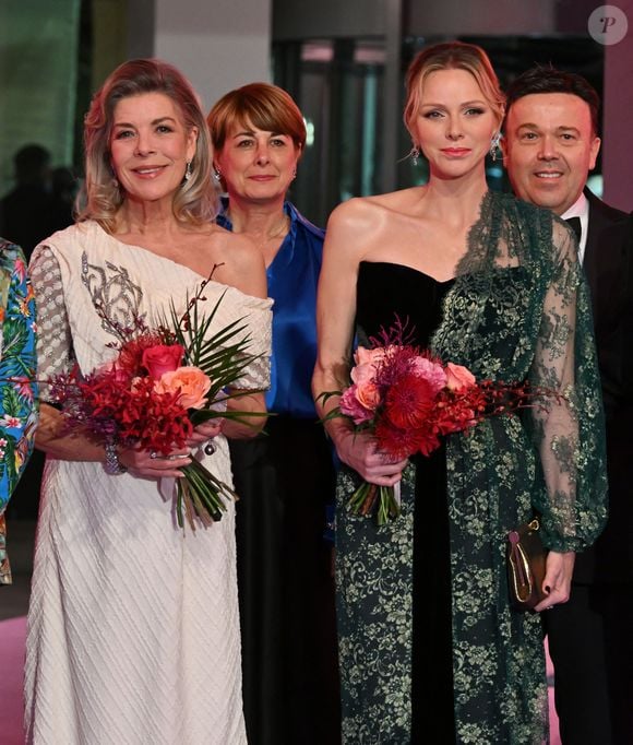 Le traditionnel Bal de la Rose a une fois encore réuni la famille de Monaco et s'est tenu cette année au Sporting Monte-Carlo dans la sublime Salle des Étoiles

La princesse Caroline de Hanovre et la princese Charlene de Monaco durant la 69ème édition du Bal de la Rose dans la Salle des Étoiles du Sporting Monte-Carlo à Monaco © Bruno Bebert / Pool Monaco / Bestimage