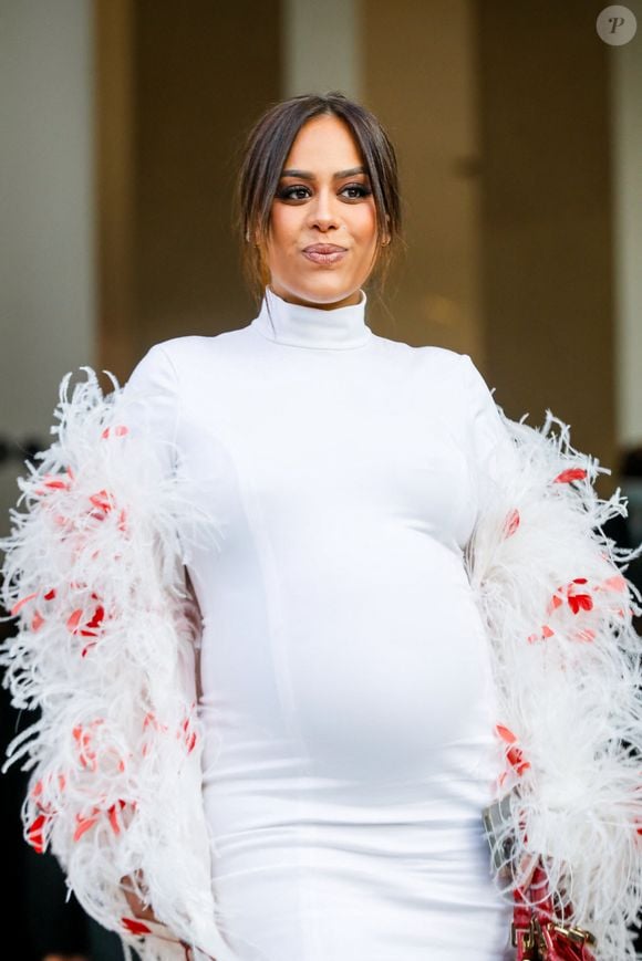 Maman de Sofia, née le 4 février 2016, suivie de Hana, née le 17 octobre 2017, et enfin Zayn, son fils né le 4 avril 2022. 

Amel Bent, enceinte, - Arrivées au défilé femme Giambattista Valli Automne/Hiver 2022/2023 lors de la Fashion Week de Paris, France, le 7 mars 2022. © Veeren-Clovis/Bestimage