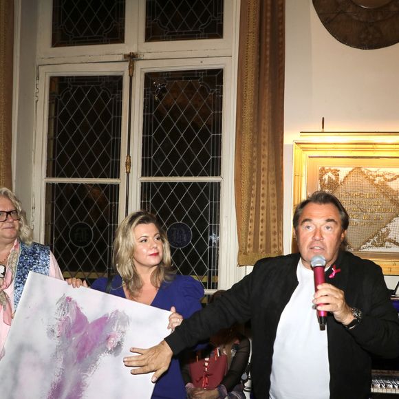 Exclusif - Herve Pouchol, Cindy Lopes, Pierre-Jean Chalençon et Any d'Avray - Soirée "Octobre Rose" au Palais Vivienne organisée par Véronique Koch et pour marraine Fabienne Thibeault à Paris le 16 octobre 2023. © Cédric Perrin/Bestimage