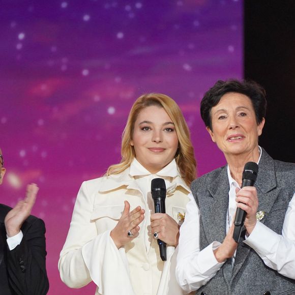 Nagui, Santa (marraine 2025), Laurence Tiennot-Herment, Sophie Lesaint, Yoann Riou lors de la soirée de lancement de la 39ème édition du Téléthon sur France 3 aux Studios du Lendit à Saint-Denis, France, le 5 décembre 2025. © Anne-Sophie Guebey/Bestimage