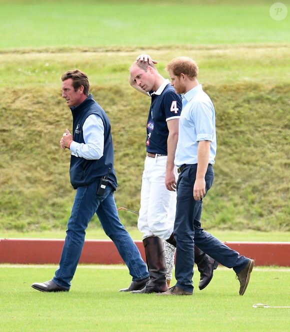 Le prince William, duc de Cambridge et son frère le prince Harry d'Angleterre -  Le prince William participe à un match de polo de bienfaisance "The Festival of Polo" au polo club de Beaufort à Tetbury le 18 juin 2016. AGENCE / BESTIMAGE