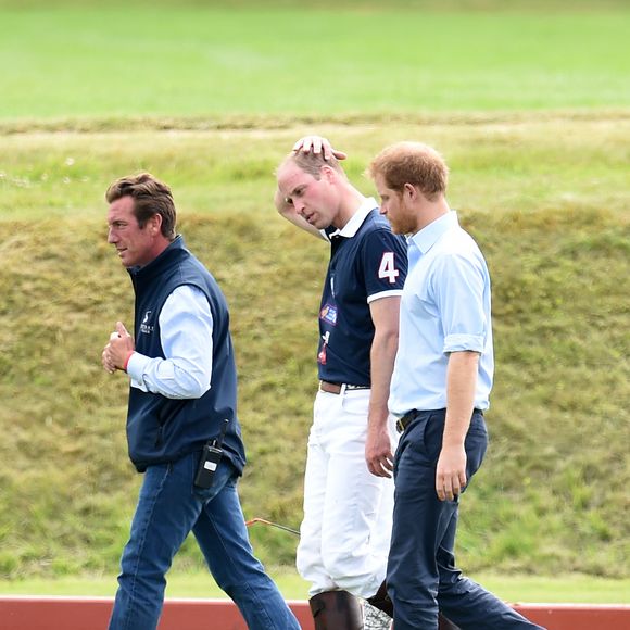 Le prince William, duc de Cambridge et son frère le prince Harry d'Angleterre -  Le prince William participe à un match de polo de bienfaisance "The Festival of Polo" au polo club de Beaufort à Tetbury le 18 juin 2016. AGENCE / BESTIMAGE