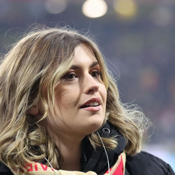 Marine (Star Academy 2024) chante "Les Corons" en hommage à Pierre Bachelet, pour le 20ème anniversaire de sa mort, lors du match de Ligue 1 McDonald's "Lens - Strasbourg (0-2)" au stade Bollaert-Delelis, le 16 février 2025.