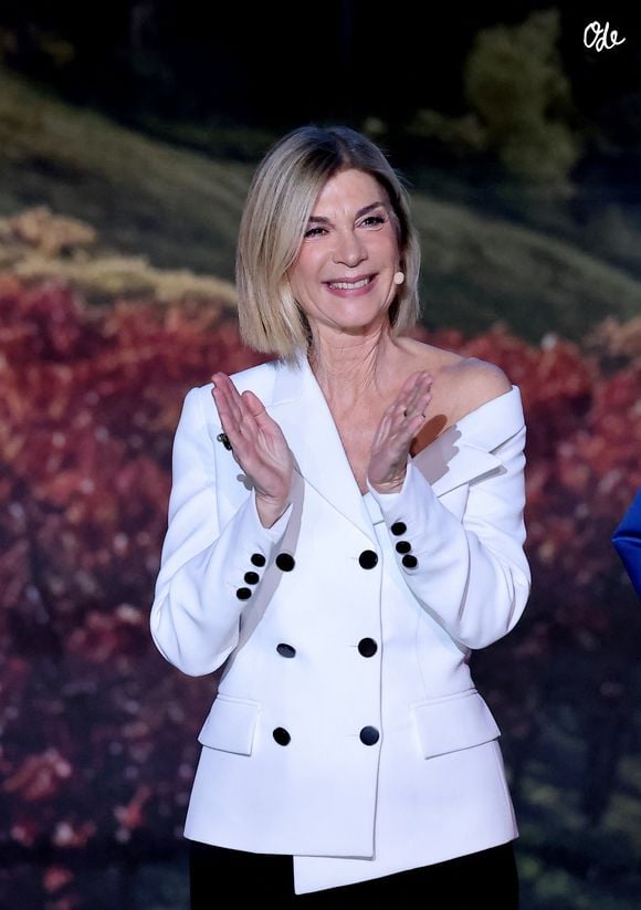 Séduite par cette approche ciblée, la comédienne de 66 ans ne peut s'empêcher de manifester son enthousiasme. Il y a de quoi !

Exclusif - Michele Laroque lors de l'enregistrement de l'émission "La chanson secrète N°14", à Paris le 9 décembre 2025. 

© Jacovides-Moreau/Bestimage