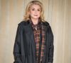 Elle explique avoir toujours pris soin de s'enduire de crème solaire, un geste de prévention qu'elle juge essentiel.

Catherine Deneuve au photocall de la soirée d'inauguration de la nouvelle résidence de la maison Roger Vivier au cœur de Saint-Germain-des-Prés à Paris lors de la fashion week le 2 octobre 2025.

© Lucia Sabatelli / Bestimage
