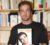Ludovic Chancel, fils des chanteurs français Sheila et Ringo pose dans la librairie 'Les Mots a la Bouche' dans le quartier du Marais à Paris le 15 juin 2005 avec son livre 'Fils de' qui parle de sa vie, de ses problèmes avec la drogue, la prostitution et l'alcool. Photo par Bruno Klein/ABACA