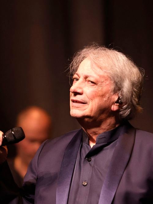 Ce grand nom de la chanson française a une maison dans le 5e arrondissement de Paris : ses finances à la baisse mais toujours confortables à 80 ans