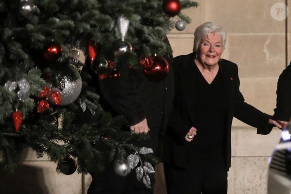 La maison en meulière, d’abord modeste, a été agrandie et restaurée au fil des années pour devenir un véritable écrin.

Line Renaud - Le président français et la première dame recoivent l’équipe de France féminine de handball championne du monde au palais de l'Elysée © Stéphane Lemouton / Bestimage