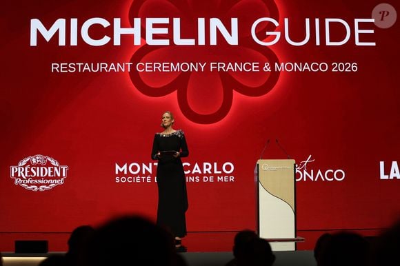 La soirée s’est tenue au Grimaldi Forum, devant des centaines de chefs.

Sandy Haribert, Maîtresse de Cérémonie des remises des Etoiles Michelin 2026 au Grimaldi Forum à Monaco le 16 mars 2026. 

© Jean-Marc Lhomer/Bestimage
