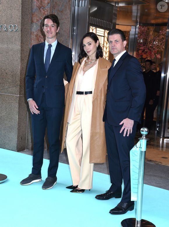 Alexandre Arnault, Gal Gadot et Anthony Ledru - G.Gadot, ambassadrice de la joaillerie, inaugure la réouverture de Tiffany&Co à New York, le 26 avril 2023. Zuma Press / Bestimage