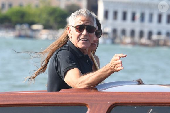 La 82e édition de la Mostra de Venise débute le 27 août.

George Clooney et sa femme Amal Clooney arrivent à Venise avant le 82e Festival international du film de Venise - Italie, mardi 26 août 2025.
Backgrid UK/ Bestimage