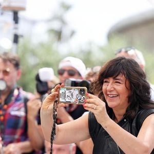 Romane Bohringer au photocall de "Dites-lui que je l'aime" (Séance spéciale) lors du 78ème Festival International du Film de Cannes, le 19 mai 2025. 

© Jacovides / Moreau / Bestimage