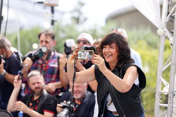 Romane Bohringer au photocall de "Dites-lui que je l'aime" (Séance spéciale) lors du 78ème Festival International du Film de Cannes, le 19 mai 2025. 

© Jacovides / Moreau / Bestimage