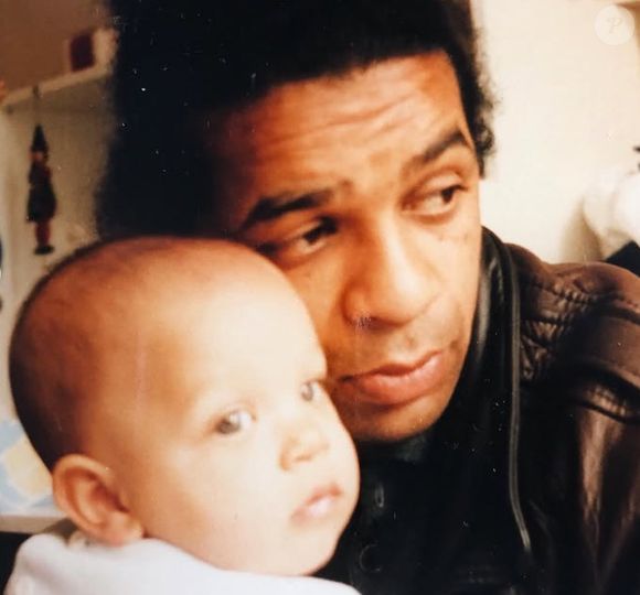 Du père de ses filles, très peu de choses ont fuité dans les médias. Toutefois sur la Toile, l'aînée de la fratrie l'a plusieurs fois mis à l'honneur lors de grandes occasions.

Gabrièle, la fille de Catherine Laborde immortalisée avec son papa Jimmy - (Capture d'écran Instagram)