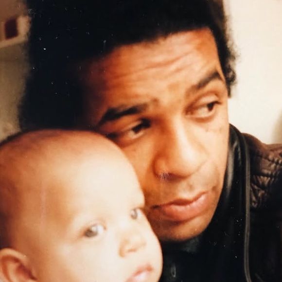 Du père de ses filles, très peu de choses ont fuité dans les médias. Toutefois sur la Toile, l'aînée de la fratrie l'a plusieurs fois mis à l'honneur lors de grandes occasions.

Gabrièle, la fille de Catherine Laborde immortalisée avec son papa Jimmy - (Capture d'écran Instagram)