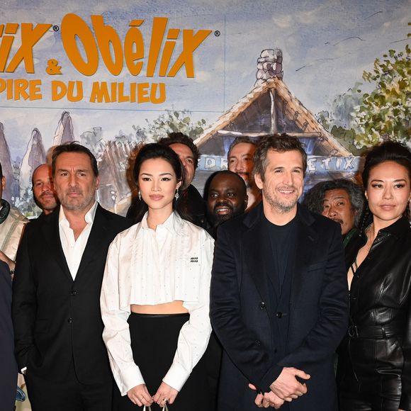 Angèle, Laura Felpin, Jonathan Cohen, Gilles Lellouche, Julie Chen (habillée en Miu Miu), Issa Doumbia, Vincent Desagnat, Guillaume Canet, Bun Hay Mean, José Garcia, Ramzy Bedia, Leanna Chea (habillée en Barbara Bui), Linh-Dan Pham - Première du film Astérix et Obélix "L'Empire du Milieu" au cinéma Le Grand Rex à Paris le 15 janvier 2023. © Coadic Guirec/Bestimage