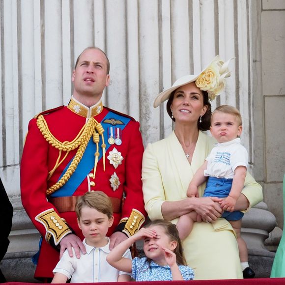 Le prince William, duc de Cambridge, et Catherine (Kate) Middleton, duchesse de Cambridge, le prince George de Cambridge, la princesse Charlotte de Cambridge, le prince Louis de Cambridge - La famille royale au balcon du palais de Buckingham lors de la parade Trooping the Colour 2019, célébrant le 93ème anniversaire de la reine Elisabeth II, Londres, le 8 juin 2019. Agence / Bestimage