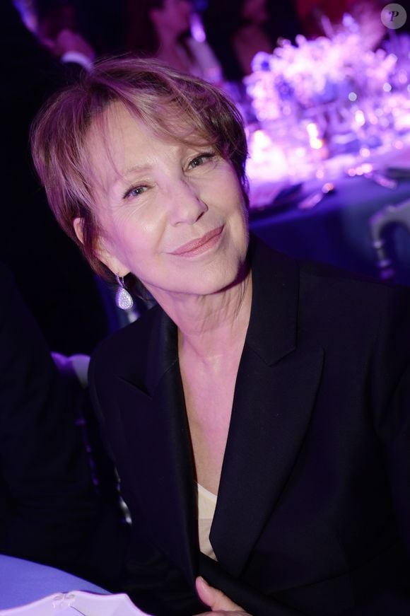 Nathalie Baye lors de la 16ème soirée Sidaction dans la salle de réception du Pavillon d'Armenonville à Paris, France, le 25 janvier 2018.

© Rachid Bellak/Bestimage