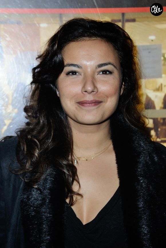 Dans un second message rédigé en turc, sa langue d'origine, elle annonce également le décès de son père et demande à ses proches et à ses abonnés de continuer à prier pour lui.

Anais Baydemir assiste à l'avant-première du film « Ta Mère » au Cinéma des Cinéastes à Paris, en France, le 29 décembre 2015. Photo : Aurore Maréchal/ABACAPRESS.COM
