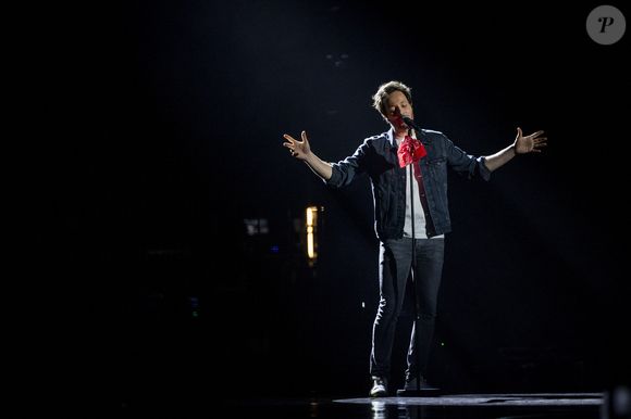 Vianney (Artiste masculin de l'année) sur la scène des 39èmes Victoires de la Musique à la Seine Musicale à Paris, le 7 février 2024.

© Cyril Moreau / Bestimage