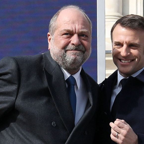 Le président de la République française, Emmanuel Macron et Éric Dupond-Moretti, garde des Sceaux, ministre de la Justice lors de la cérémonie publique de scellement de la loi constitutionnelle du 8 mars 2024 portant sur la liberté de recourir à l’interruption volontaire de grossesse (IVG), au ministère de la Justice, place Vendôme, à Paris, France, le 8 mars 2024. © Stéphane Lemouton/Bestimage
