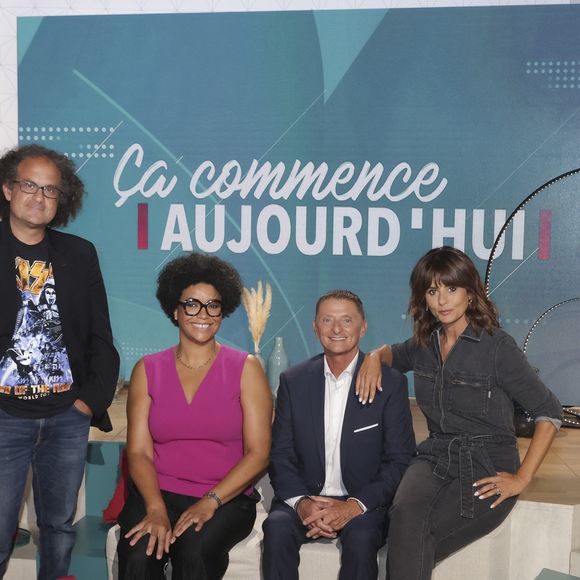 Elle est aussi mère de deux enfants.

Exclusif - Laurent Karila, Amina Yamgnane, Marc Geiger, Faustine Bollaert - - La nouvelle saison de l'émission "ça commence aujourd'hui" sur France 2.

Paris le 1er septembre 2023.

© Jack Tribeca / Bestimage