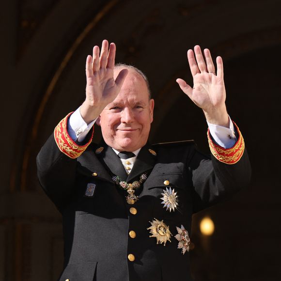 Dans la dernière saison de L'Agence, diffusée sur TMC, un hôtel particulier d’exception situé à Paris a particulièrement marqué les téléspectateurs. 

Le prince Albert II de Monaco - La famille princière de Monaco au balcon du palais, à l'occasion de la Fête Nationale de Monaco.
© Claudia Albuquerque / Bestimage