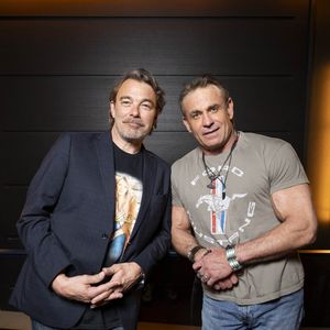 Exclusif - Patrick Puydebat et Tom Schacht en backstage après le concert d'Hélène (Hélène Rolles) au Théâtre Marigny à Paris pour 2 soirs. Paris le 7 mars 2025. © Pierre Perusseau / Tiziano da Silva / Bestimage