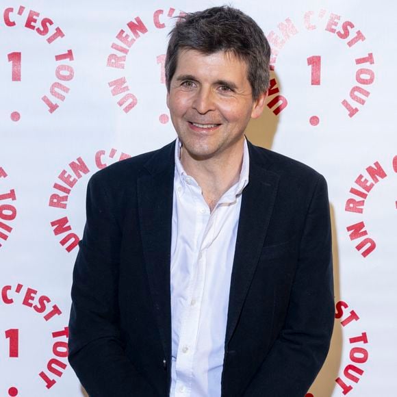 Très ému, il a remercié les équipes de la station et les auditeurs pour leur fidélité.

Thomas Sotto au photocall des invités au dîner de gala de l'association "Un rien c'est tout" au musée de l'armée aux Invalides à Paris le 7 mars 2024.
© Cyril Moreau / Bestimage